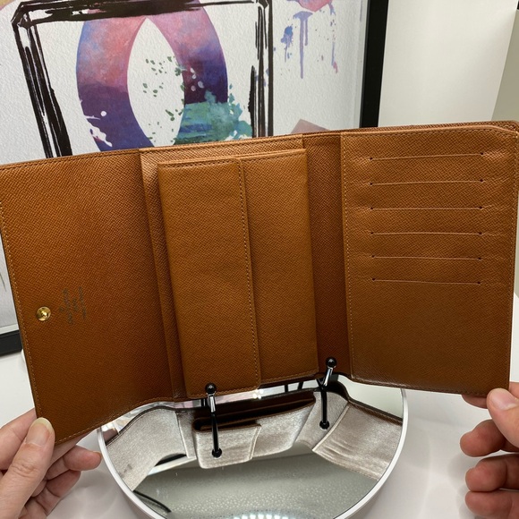 Louis Vuitton Wallet - Picture 4 of 4